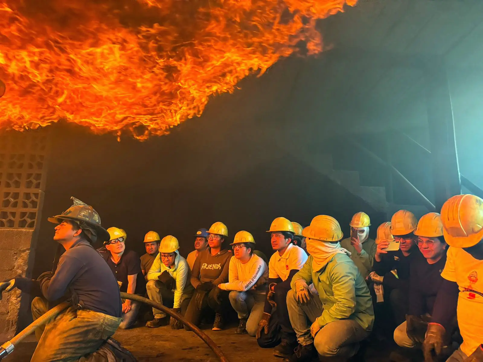 Demostración de flashover durante curso de combate de incendios con fuego real